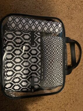Black & White Geometric Travel Cosmetic Set